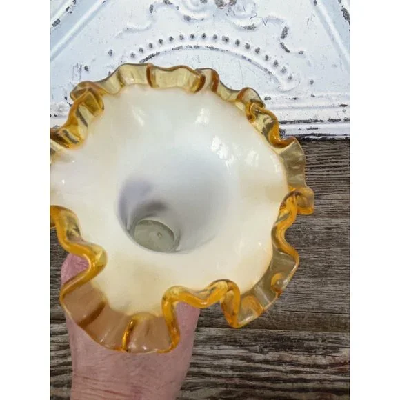 Vintage Fenton Melon Hold Crest Milk Glass Ruffle Crimped Vase - Picture 2 of 11